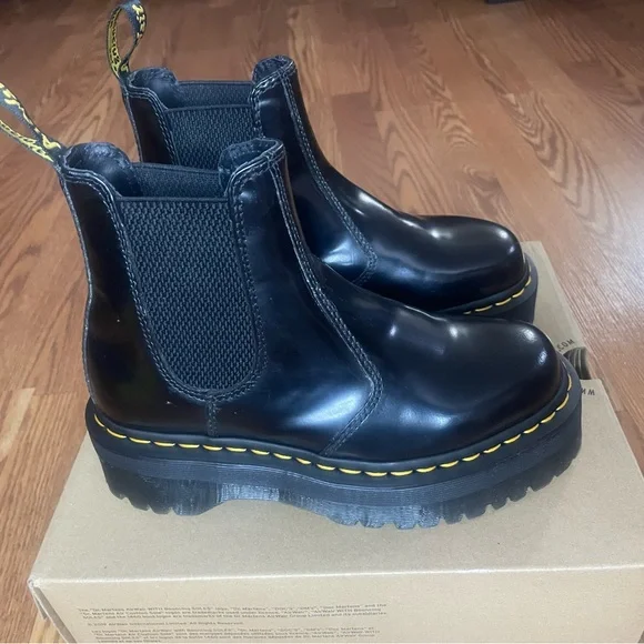 Dr. Martens 2976 Quad Platform Chelsea Boots Black US 6 Like New w/ Box - Picture 3 of 8